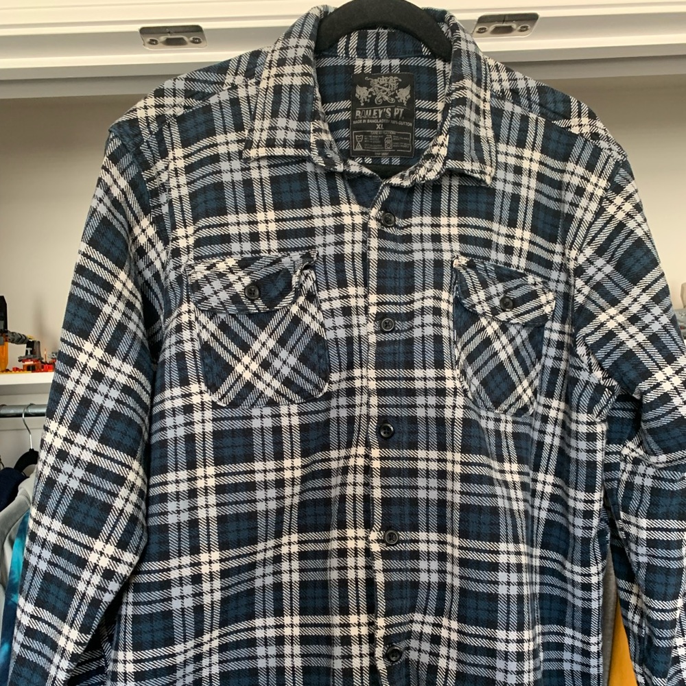 Blue/White Mens Flannel L
